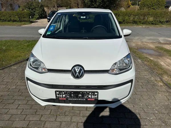 Volkswagen up, 2023, МКПП, пробег 17600 км