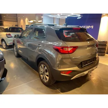 Kia Stonic, 2023, МКПП, пробег 19900 км