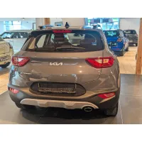 Kia Stonic, 2023, МКПП, пробег 19900 км