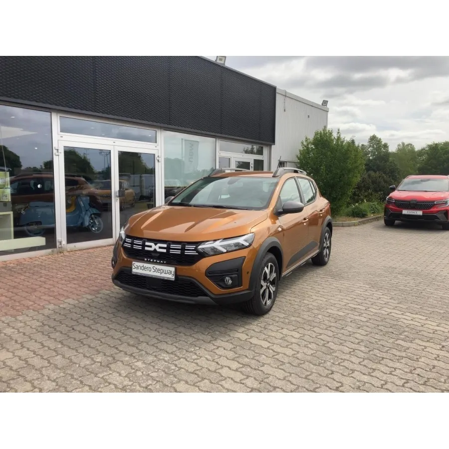 Dacia Sandero, 2023, МКПП, пробег 2615 км