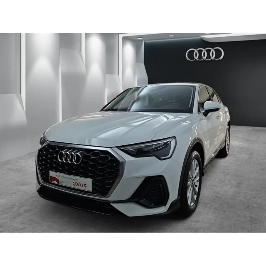 Audi Q3, 2023, МКПП, пробег 14937 км