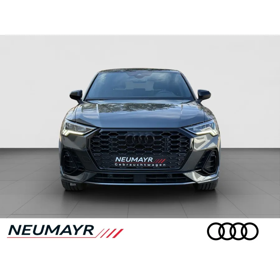 Audi Q3, 2023, МКПП, пробег 19100 км