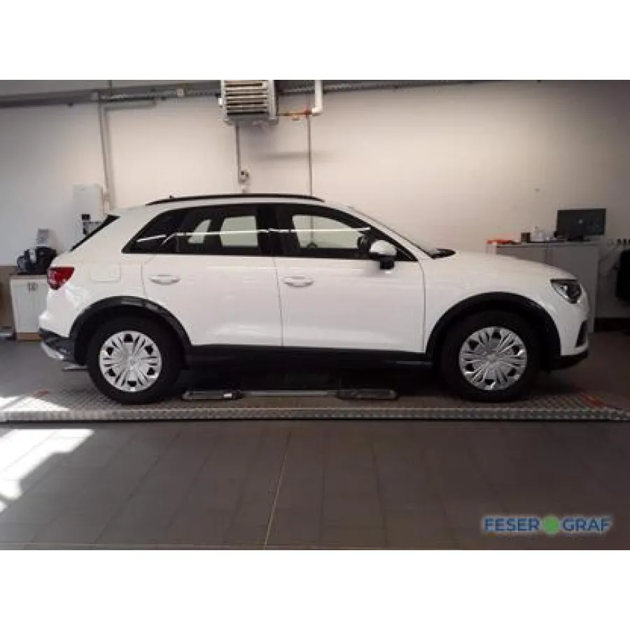 Audi Q3, 2023, АКПП, пробег 31700 км