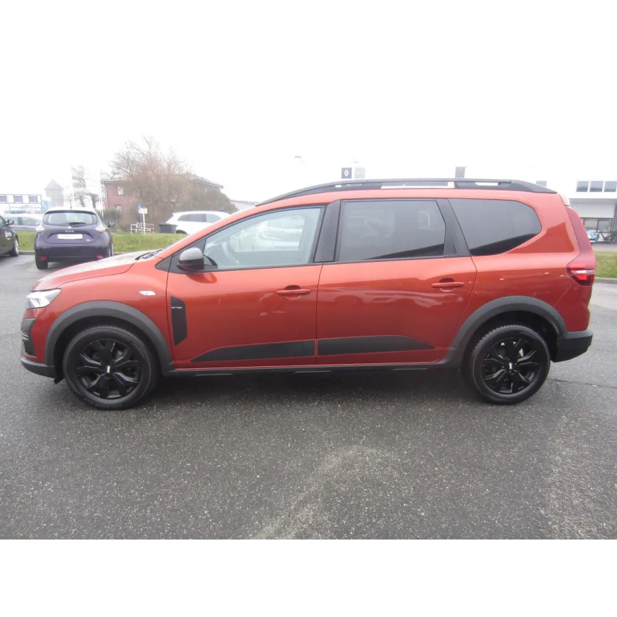 Dacia Jogger, 2023, МКПП, пробег 30000 км