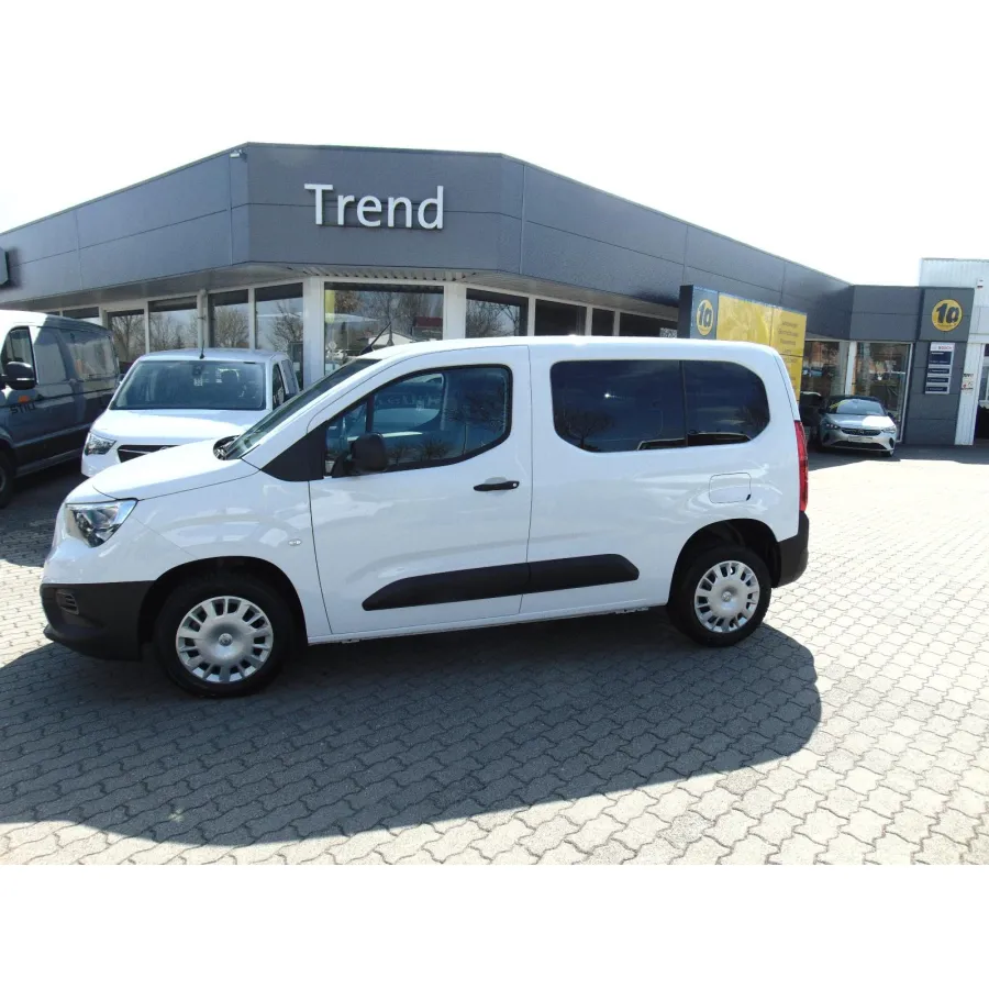 Opel Combo, 2023, МКПП, пробег 29700 км