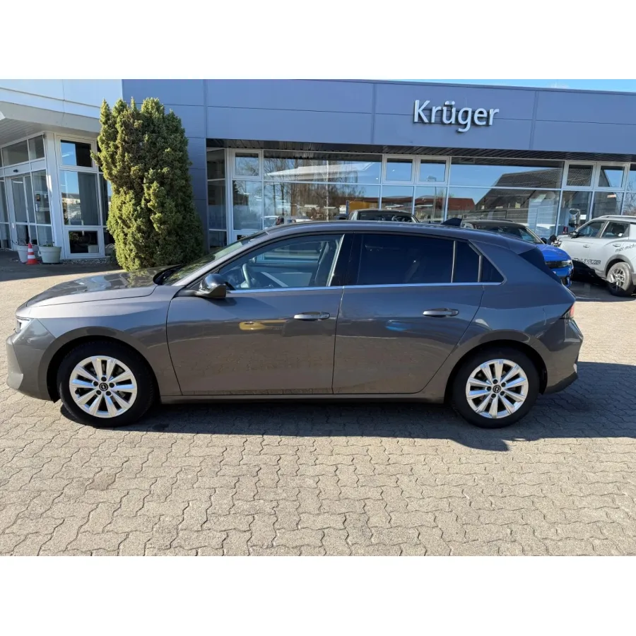 Opel Astra, 2023, МКПП, пробег 29243 км