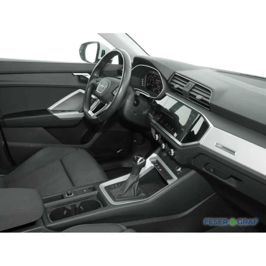 Audi Q3, 2023, АКПП, пробег 57700 км