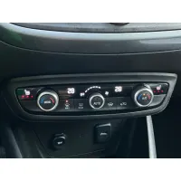 Opel Crossland, 2023, МКПП, пробег 15740 км