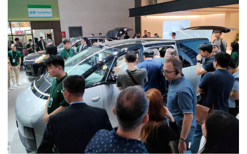 181 мировая премьера на автосалоне в Пекине: грандиозное шоу автомобилей