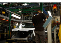 Автоконцерн, покинувший Россию, сокращает количество инженеров