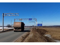 Большегрузы под Уфой разрушили свежеасфальтированную дорогу