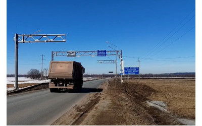 Большегрузы под Уфой разрушили свежеасфальтированную дорогу