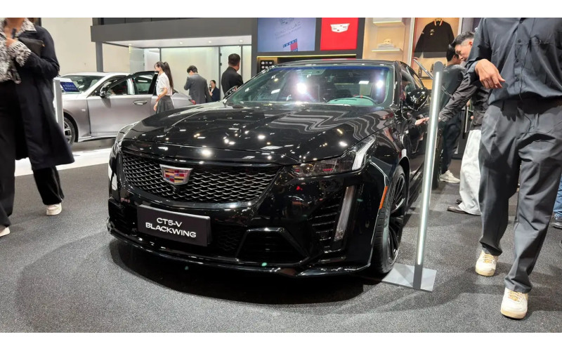 Cadillac представил обновленные CT5 и CT5-V Blackwing