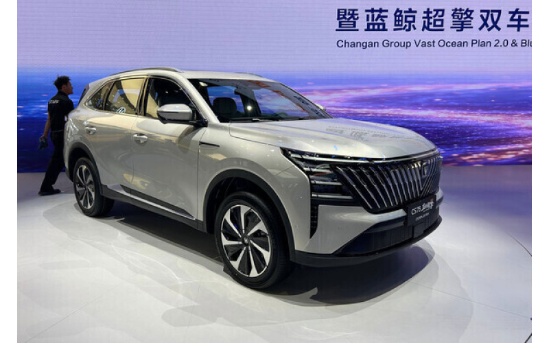 Changan анонсировал гибридный кроссовер с креслами-массажерами