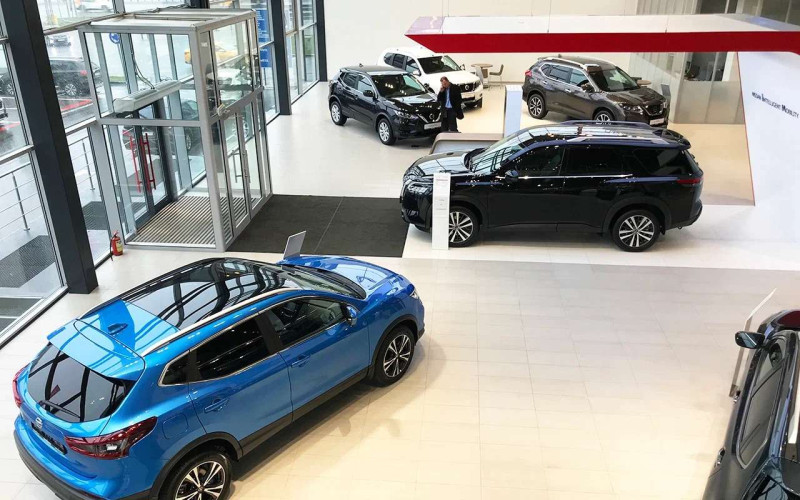 Драматический обвал: число закрытых дилерских центров в России за год