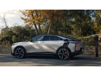 DS N°8 теперь оснащен функцией Plug & Charge - удобная зарядка!