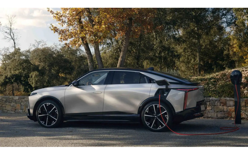 DS N°8 теперь оснащен функцией Plug & Charge - удобная зарядка!