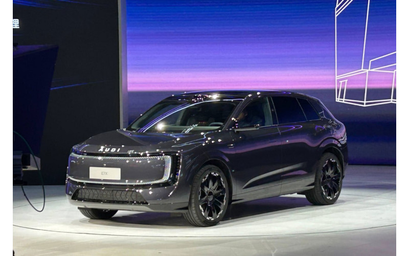 Электрический Audi E7X без знаков идеально вписался на автосалоне в Пекине