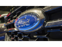 Ford испытывает новую открытую версию Mustang Dark Horse SC