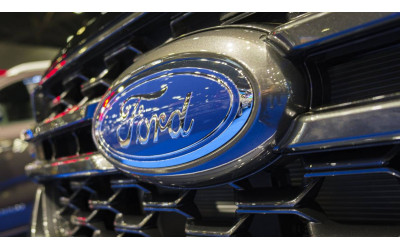 Ford испытывает новую открытую версию Mustang Dark Horse SC