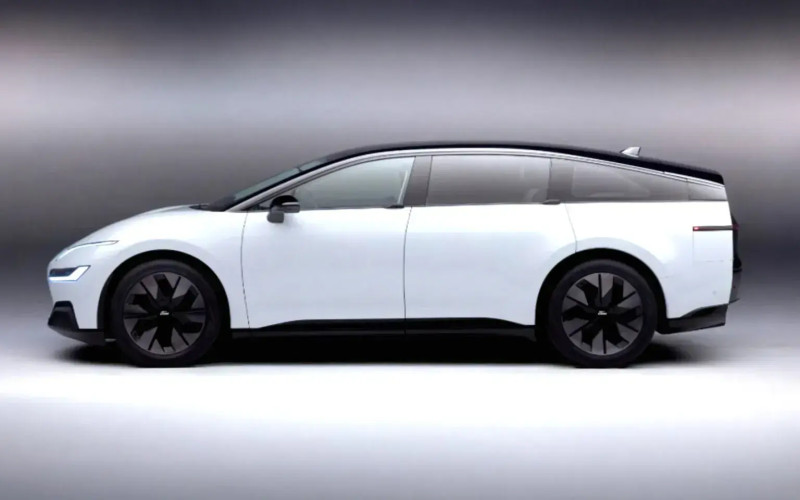 Ford раскрыл секрет трехрядного кроссовера: взгляните на фото!