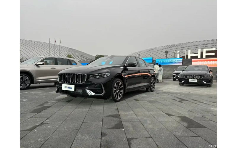 Geely представила Preface: экономичный седан за 1,2 млн рублей