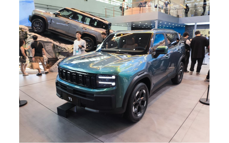 Jetour представил гибридный кроссовер T1 с рекордным запасом хода 1200 км