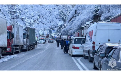 КПП «Верхний Ларс» заблокирован: 3000 грузовиков создают пробку в Северной Осетии