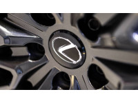 Lexus начинает обновление популярного кроссовера RX