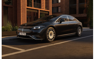 Mercedes представил обновленный EQS с штурвалом в неожиданной форме