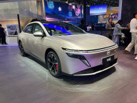 Nissan представил новые седаны N6 и Teana на выставке в Пекине