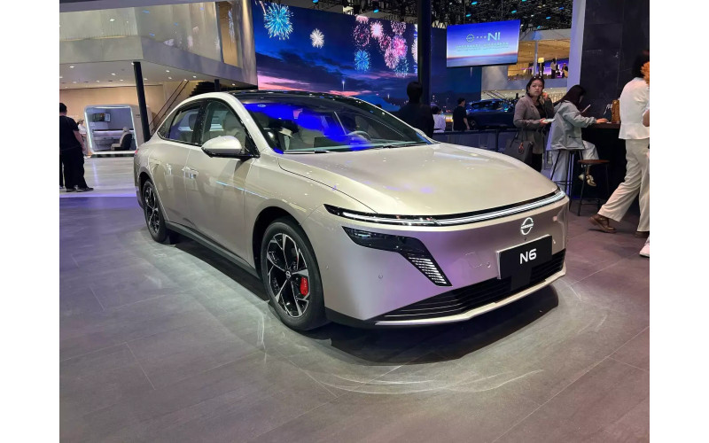 Nissan представил новые седаны N6 и Teana на выставке в Пекине