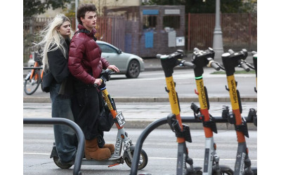 Планируется удвоить штраф за двоих на электросамокате в России