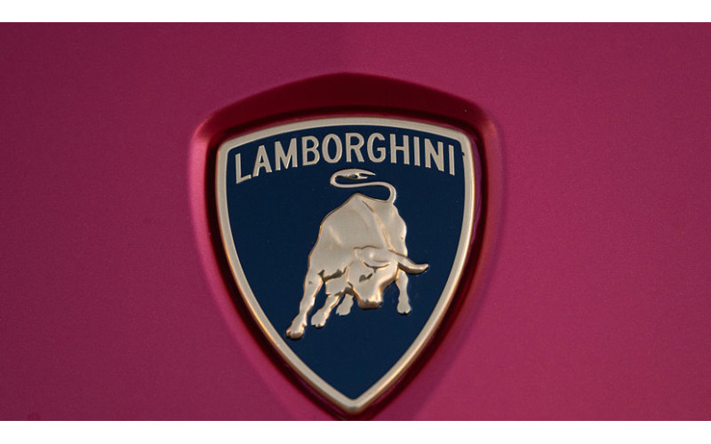 Польскую компанию штрафанули за продажу Lamborghini в России