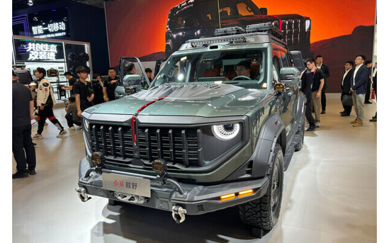 Потрясающий Hongqi P567 достигает 100 км/ч за мгновение