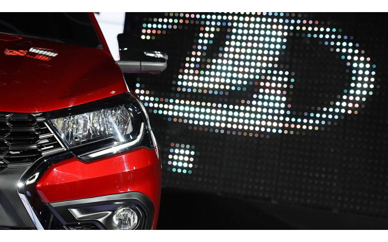 Премьера кроссовера Lada Azimut на выставке «Иннопром» в Ташкенте