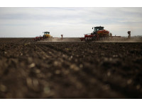 Производство сельхозтехники в России обвалилось