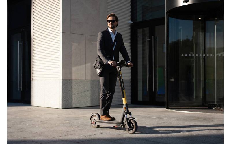 Российские миллионеры пересаживаются на электросамокаты, оставляя автомобили в гараже