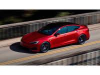 Tesla обвиняют в скандале с выплатами почти 500 тыс. евро