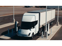 Tesla революционизирует батареи для грузовика Semi