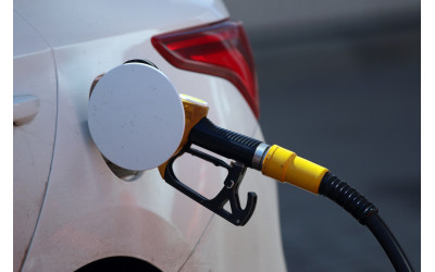 Власти Азии призвали водителей экономить топливо - важное обращение для автомобилистов