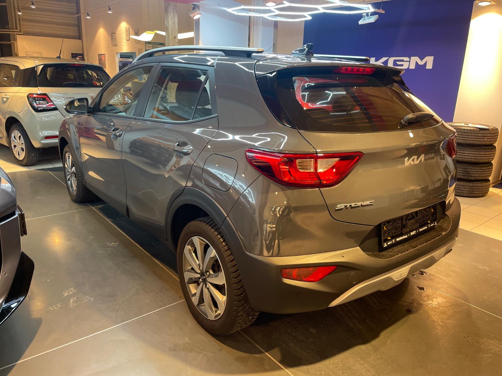 Kia Stonic, 2023, МКПП, пробег 19900 км